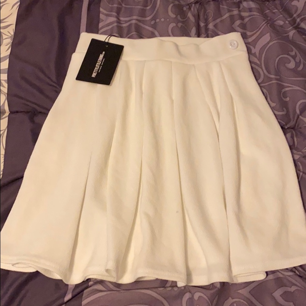 NWT pretty little thing white skirt; button detail